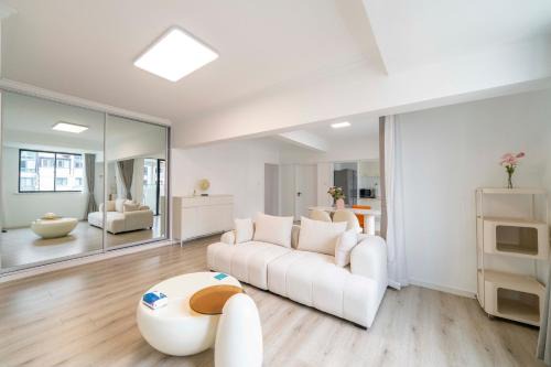 Gubei Apartment | Tyms 2BR APT Hongqiao Paris Classic