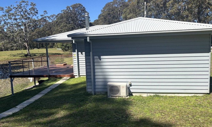 Tapitallee Cottage | Ugottavu Tapitallee Lodges Pet friendly and close by the Bundanon Art Museum