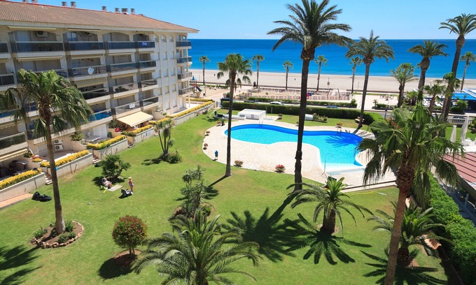Miami Platja Apartment | UHC LOS FLAMENCOS - Ground floor apartment on the beach front
