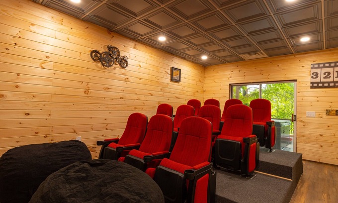 Martin Cabin | Ultimate Entertainment Lakefront Cabin w/Theater & Game Room!