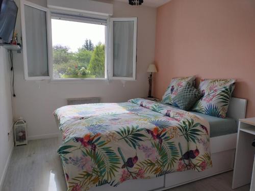 Thilouze Apartment | un studio avec une entrée indépendante