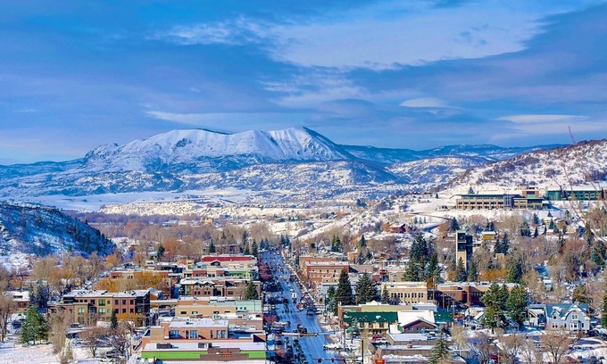 Steamboat Springs House | Unforgettable Views-Private Shuttle-Walk 2 Town/Trails+Big Garage-Deck-Fenced Patio-Grill-W/D-DogsOK