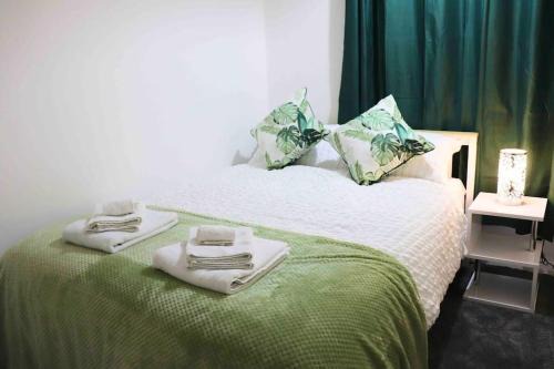 Leeds Apartment | Unique 3 Bedroom House FREE WiFI & Parking