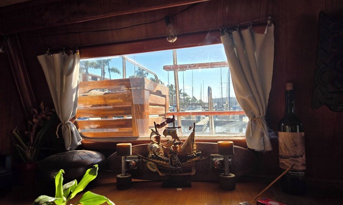 Marina del Rey Boat Rental | Unique Boat Experience in Marina Del Rey(5 min from beach)