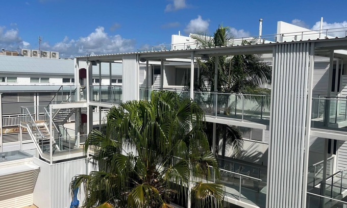 Rainbow Beach Apartment | Unit 202 Plantation Resort - Rainbow Beach. Plantation Resort. Top Floor. Aircon. Pool. Spa. Wifi