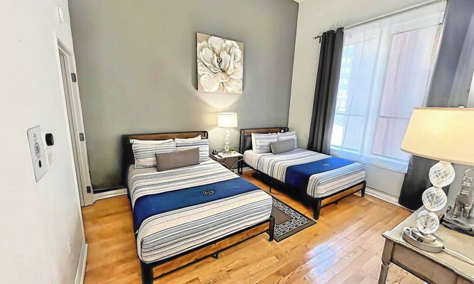 Gaslamp Quarter Hotel | UNIT #203 2-bedroom/1-bath 500 sq. ft suite with Parking & 4 Beds including a full kitchen - Washer/Dryer