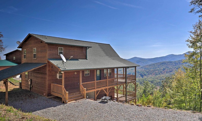 Unaka Cabin | Unparalleled Mountain Views: Spacious Cabin in NC!