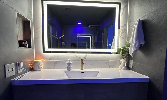 Arlington House | Unwind in Tranquility Lake POOL Jet Steam shower High speed Internet