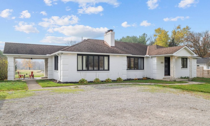 Pickerington House | Updated 1940s Ranch on 9 Acres with Pond