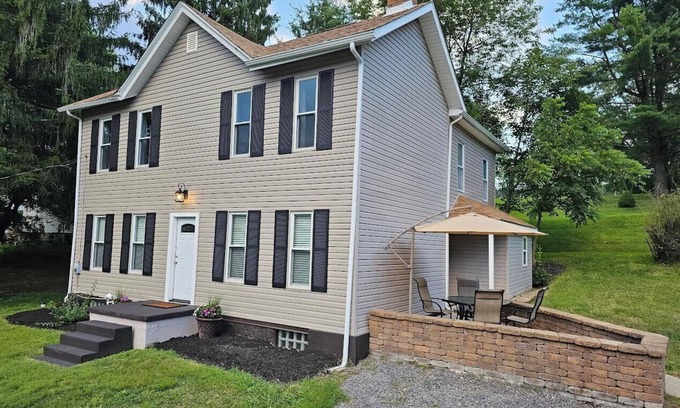 Sarver House | Updated 4BR, 3 BA Farmhouse w/Bonus Room – Walk to trails