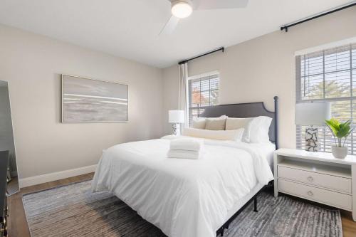 Northeast South Bend House | UPDATED 5BR Townhome 5 Min from Notre Dame Perfect for Groups