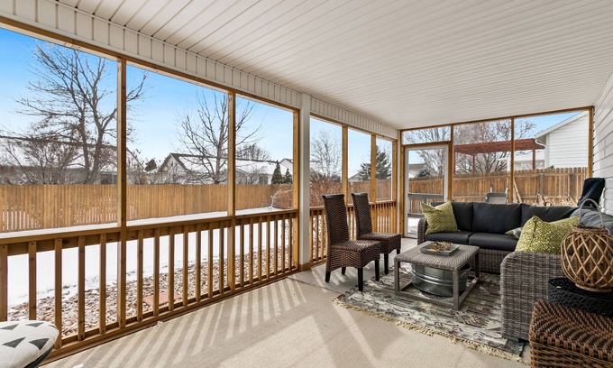 Windsor House | Updated Cozy Modern Getaway