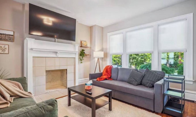 Near East Columbus House | Updated Historical Home Downtown - Sunroom & Yard! Perfect for Families & Groups