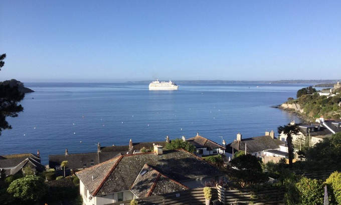 St. Mawes Cottage | Upper Tresulian - an apartment that sleeps 4 guests in 2 bedrooms