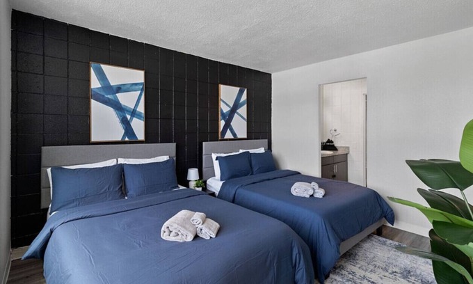 Corryville Apartment | Upscale 2 Bed Suite — Mins to Downtown Cincinnati!