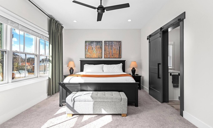 Hapeville House | Upscale 3-Story Townhome Near Airport, Downtown Atlanta & Studios