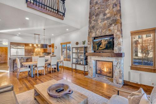 Pronghorn House | Upscale 4 BR Townhouse @ Juniper Preserve Resort
