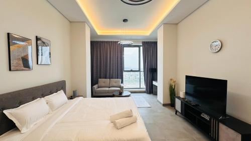Business Bay House | Upscale Apartment at Oval Tower Near Downtown with Balcony and Parking by Belvilla