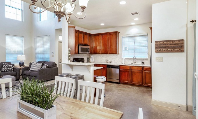 Govalle Apartment | Upstay - Govalle Get-a-way