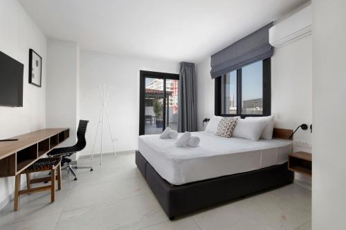 City Centre Apartment | Urban Condo 33 with Balcony - 2 Bdr