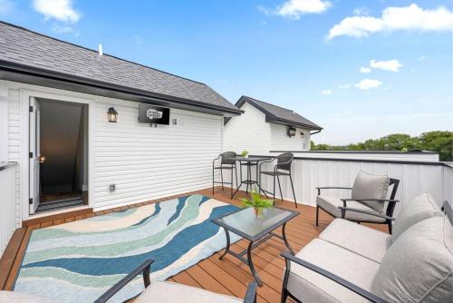 Clarksville House | Urban Rooftop of Downtown (1014 Franklin St)