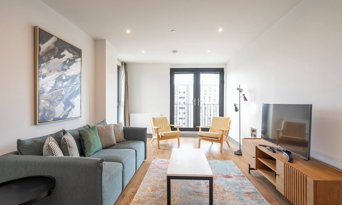 Tottenham Hale Apartment | Urban Vista Rooftop Living
