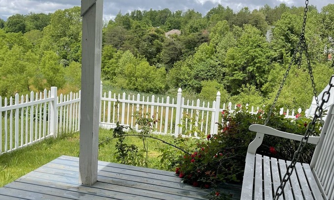Fontana House | UVA graduation rental located minutes from UVa. Two assigned parking spaces.
