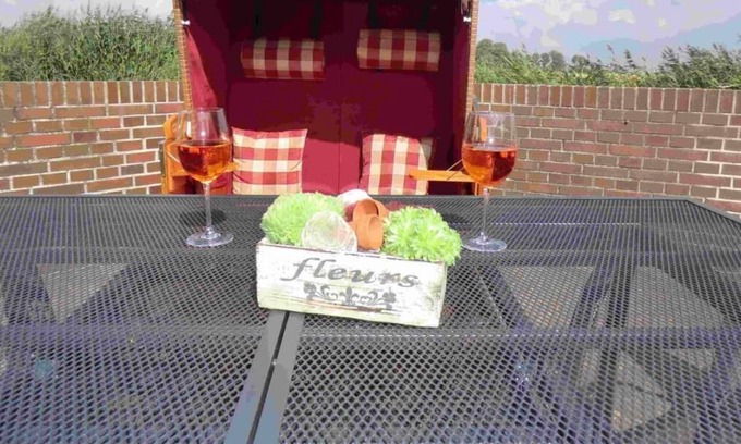 Groven House | Vacation home Am alten Deich - with sauna and garden for 8 people, dogs welcome