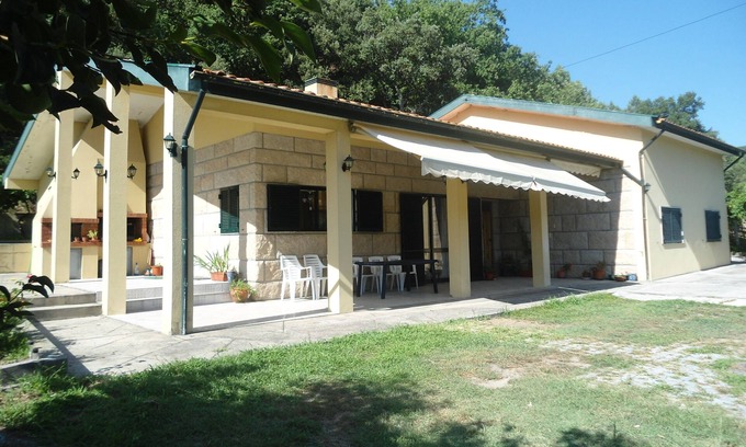 Sande Cottage | Vacation home - Douro Valley - with terrace. Pets accepted.