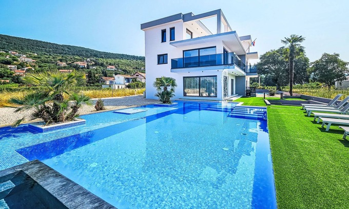 Donji Prolozac House | Vacation home Noel by Interhome