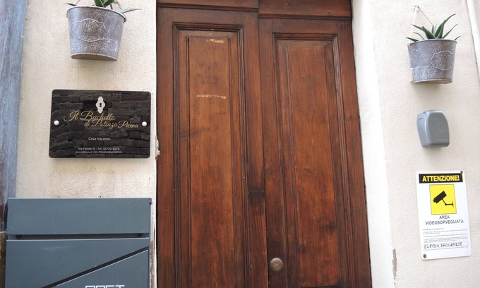 Potenza Picena House | Vacation home the Buchetto in Potenza Picena. Relaxation in historic center