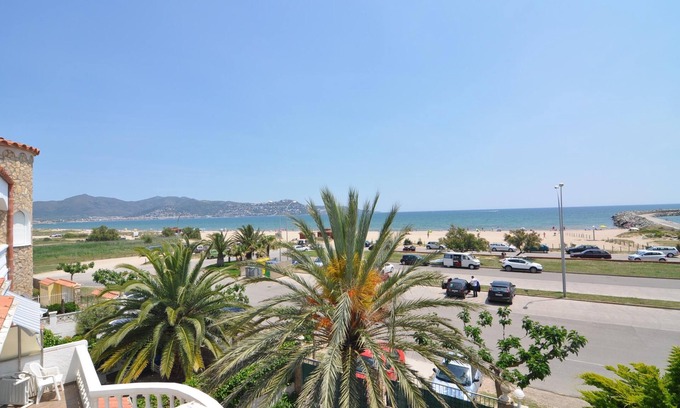 Empuriabrava Ski Chalet | Vacation rental in Empuriabrava, Costa Brava: Charming villa next to La Rubina beach, perfect for families of up to 6 people.