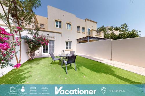 Emirates Hills House | Vacationer l 2 Bed Villa l Private Garden, Free Wi-Fi