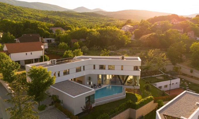 Zmijavci Villa | Vacay Luxury Villa Red with sauna