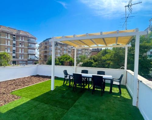 Nettuno Apartment | VALE MARE BLU Apartment - Steps from the Sea 50mt & Train and Bus Station