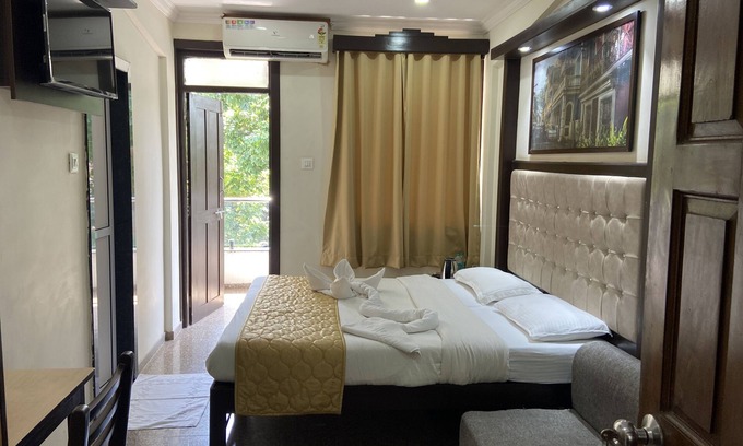 Candolim Hotel | Valentines Retreat- Near Candolim Beach