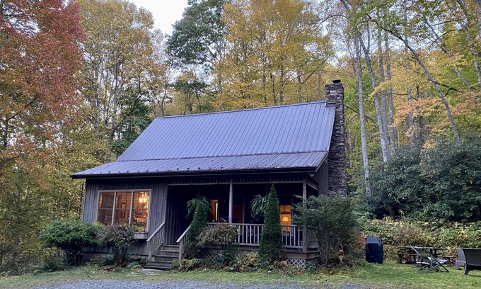 Valle Crucis Cabin | Valle Crucis area near Banner Elk & Boone. Private with Hot Tub! See Our Reviews