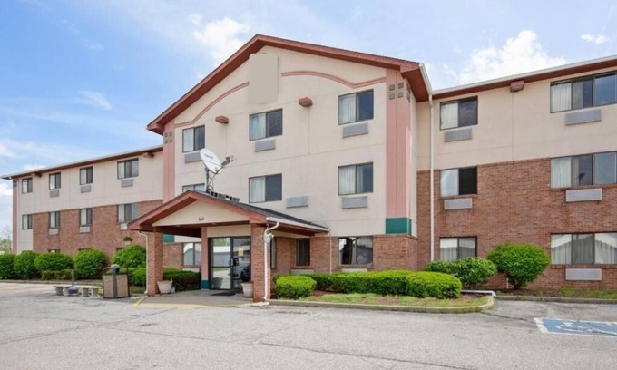 Portage Hotel | Value Stay Near Lake Michigan, Outlet Malls & Portage Riverwalk Attractions