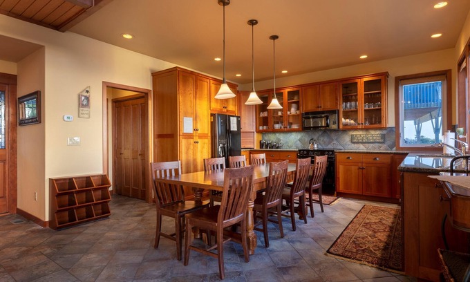 South Beach House | Vanishing Sands, Sleeps 4, Pet Friendly, Hot Tub, Oceanfront, Beach Access, WiFi, BBQ