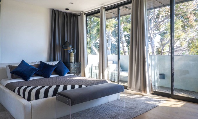 Venice Villa | Venice - Modern Multi-Level Living in Venice with Rooftop Oasis