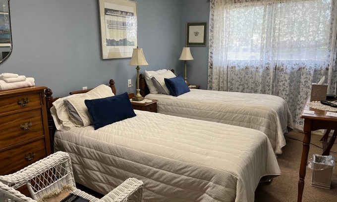 Soudan Bed & Breakfast | Vermilion Park Inn, #7 Spanish Room