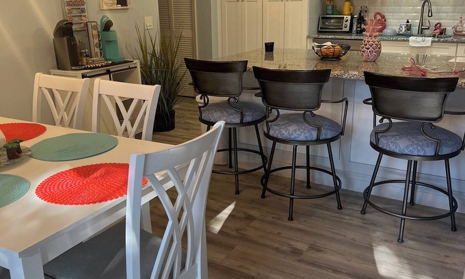 Florida Ridge Condo | Vero Beach farmhouse coastal condo close to beaches, shopping and restaurants