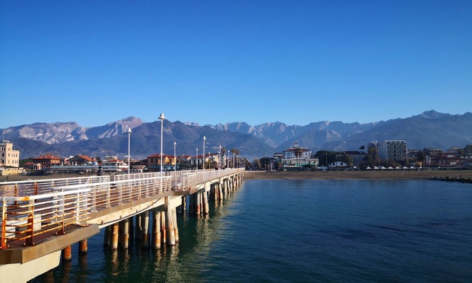 Marina di Massa Apartment | Very central apartment 300 m from the sea with parking space