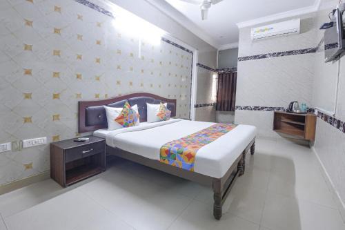 Perambur Purasavakam Hotel | Via Le Royal Inn