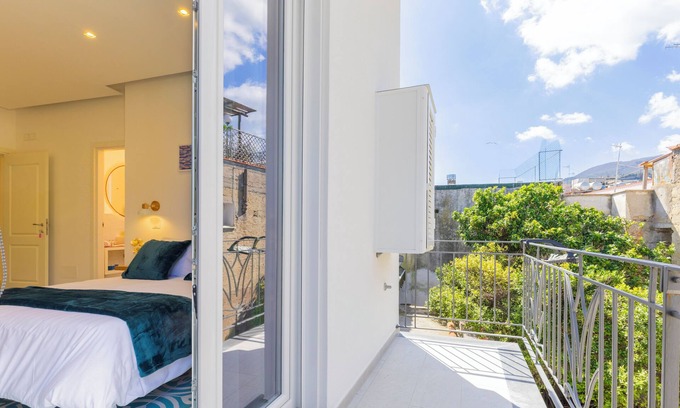 Ischia Porto Bed & Breakfast | Via Roma Suites
