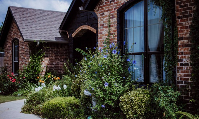 Westbury South House | Vibrant Byrd House for the whole family to enjoy!