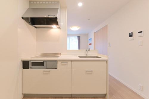 Shimokitazawa Apartment | Victoria 下北沢 by Tranova