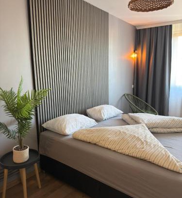 Resita Apartment | Victoria 1 Room Apartment- Self Check in 24h