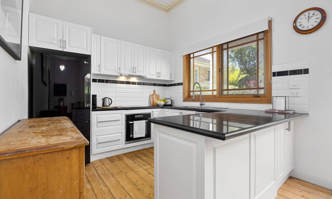 Korumburra House | Victorian Home on Radovick, Pets Welcome!