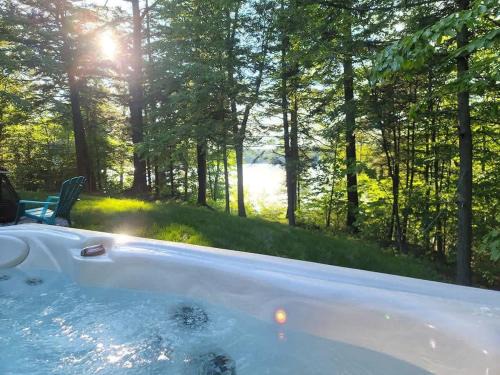 Austin Ski Chalet | View and access to Lake Orford - Spa - Australe